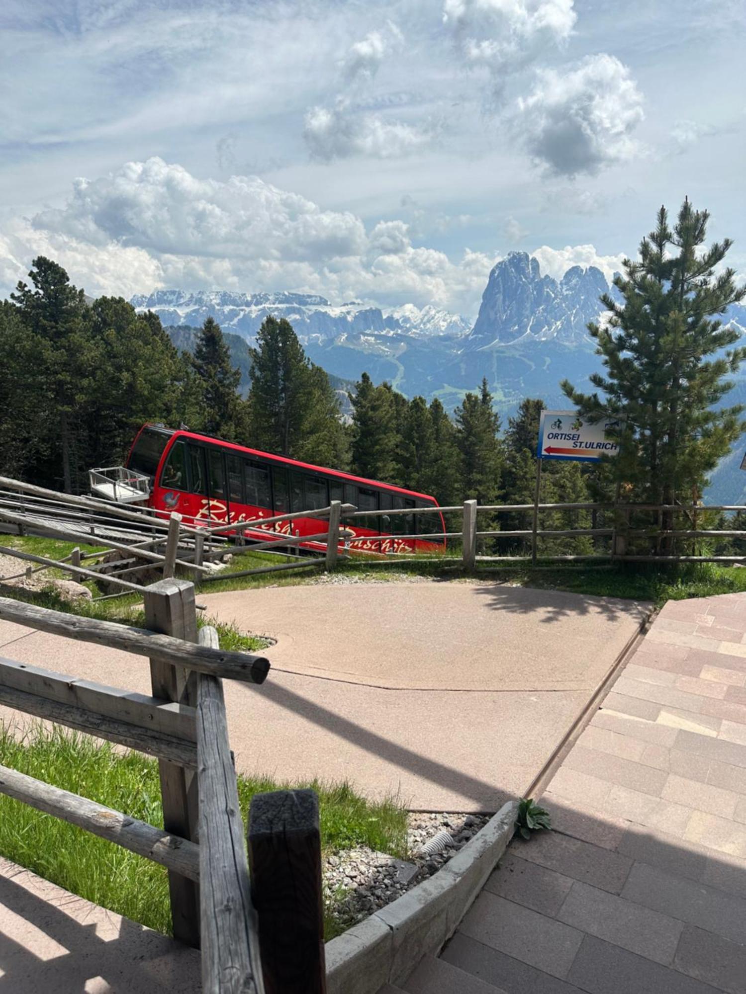 Chalet Da Mont Resciesa Ortisei Bagian luar foto